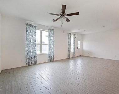 5806 Aurora Greens Lane - Photo Thumbnail 21