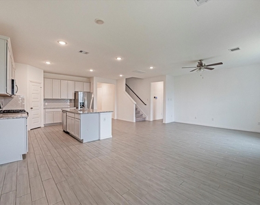 5806 Aurora Greens Lane - Photo Thumbnail 18