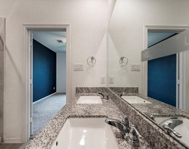 5806 Aurora Greens Lane - Photo Thumbnail 32