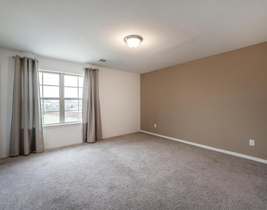 5806 Aurora Greens Lane - Photo Thumbnail 23