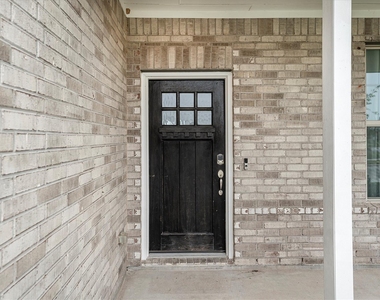 5806 Aurora Greens Lane - Photo Thumbnail 11