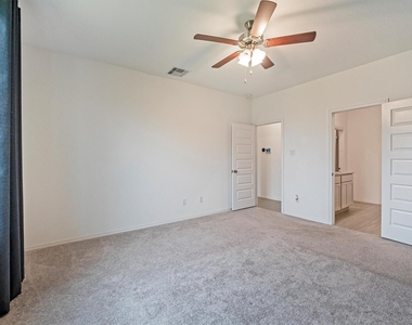 5806 Aurora Greens Lane - Photo Thumbnail 39