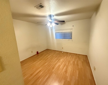 9526 Misty Bridge Street - Photo Thumbnail 3