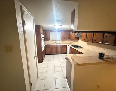 9526 Misty Bridge Street - Photo Thumbnail 7