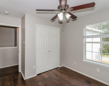 5006 Roth Forest Lane - Photo Thumbnail 12