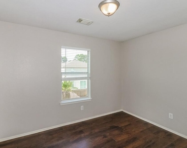 5006 Roth Forest Lane - Photo Thumbnail 11