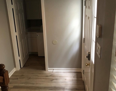 1906 Vermont Street - Photo Thumbnail 4