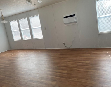9677 Longstreet Road - Photo Thumbnail 8
