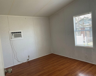9677 Longstreet Road - Photo Thumbnail 12