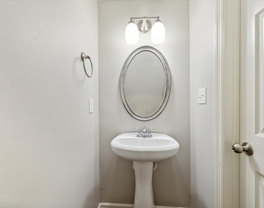 2624 Detering Street - Photo Thumbnail 18