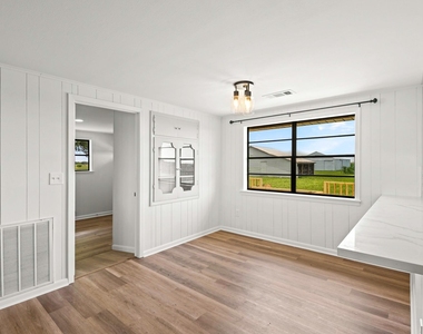 2606 Long Lane - Photo Thumbnail 6