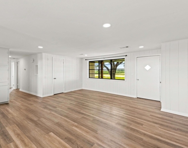 2606 Long Lane - Photo Thumbnail 3