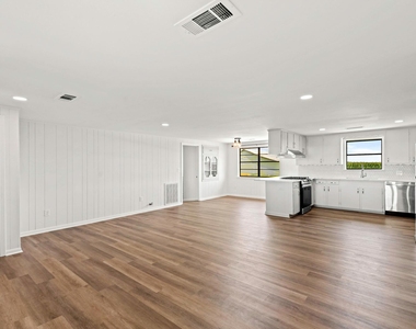 2606 Long Lane - Photo Thumbnail 2