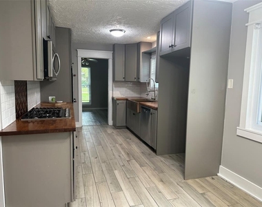 228 Oak Manor Drive - Photo Thumbnail 9
