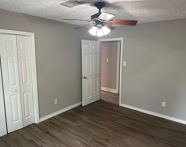 228 Oak Manor Drive - Photo Thumbnail 19