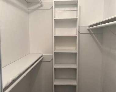 228 Oak Manor Drive - Photo Thumbnail 21