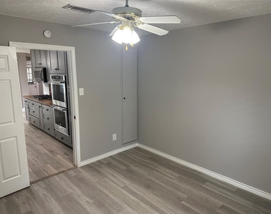 228 Oak Manor Drive - Photo Thumbnail 13