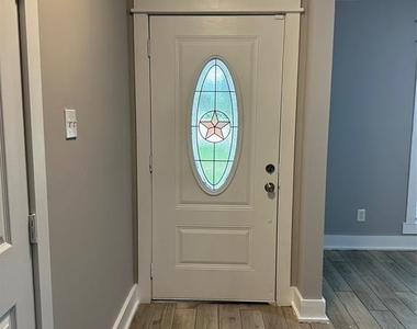 228 Oak Manor Drive - Photo Thumbnail 4