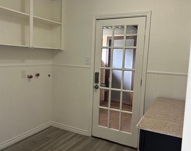 228 Oak Manor Drive - Photo Thumbnail 15