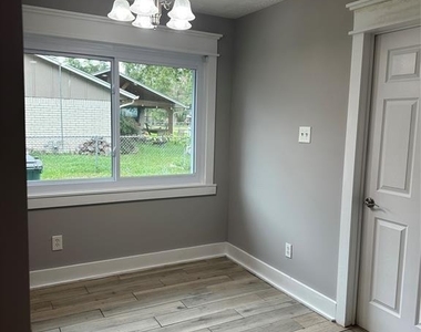 228 Oak Manor Drive - Photo Thumbnail 8