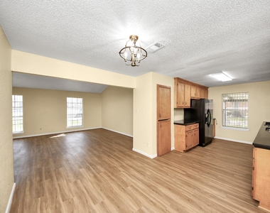 8105 Lanham Lane - Photo Thumbnail 9