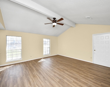 8105 Lanham Lane - Photo Thumbnail 5