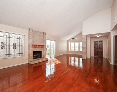 7918 Chancel Drive - Photo Thumbnail 3