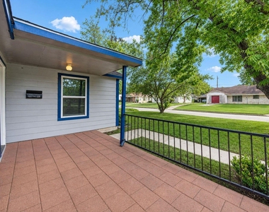 4735 Marietta Lane - Photo Thumbnail 3
