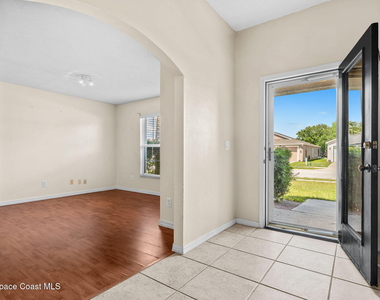 4211 Swanna Drive - Photo Thumbnail 7