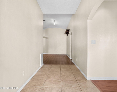 4211 Swanna Drive - Photo Thumbnail 6