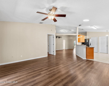 4211 Swanna Drive - Photo Thumbnail 14