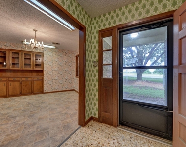 915 Farmers Road - Photo Thumbnail 14