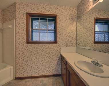 915 Farmers Road - Photo Thumbnail 7