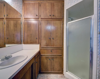 915 Farmers Road - Photo Thumbnail 6