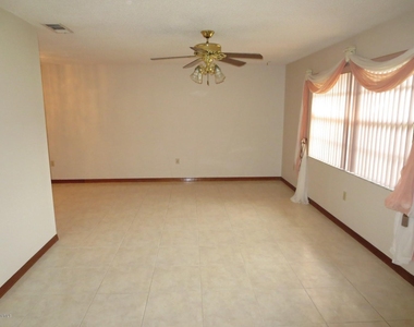 237 Emerson Drive Nw - Photo Thumbnail 5