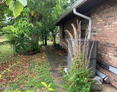 237 Emerson Drive Nw - Photo Thumbnail 3