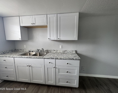 1800 South Street - Photo Thumbnail 4