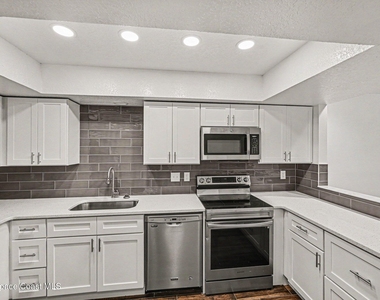2173 Stewart Road - Photo Thumbnail 7