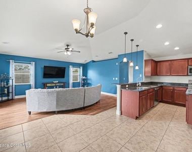 992 Coquina Street Se - Photo Thumbnail 9