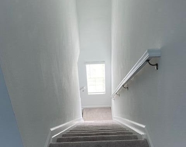 622 Papillon Street Sw - Photo Thumbnail 5