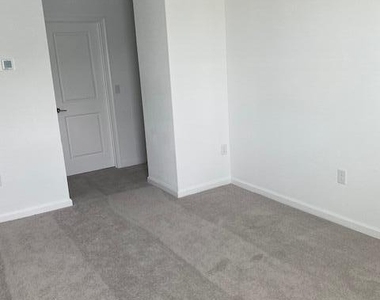 622 Papillon Street Sw - Photo Thumbnail 7