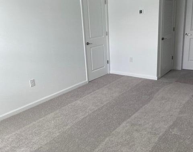 622 Papillon Street Sw - Photo Thumbnail 6