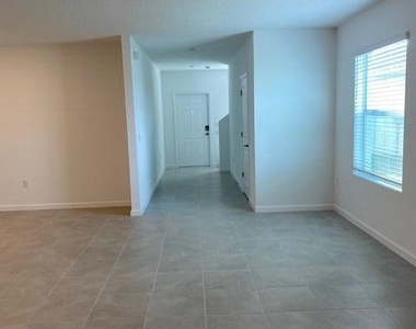 622 Papillon Street Sw - Photo Thumbnail 2