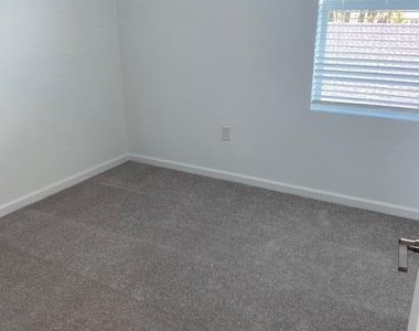 622 Papillon Street Sw - Photo Thumbnail 10