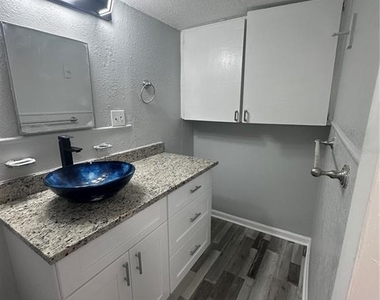 128 W North Street - Photo Thumbnail 9