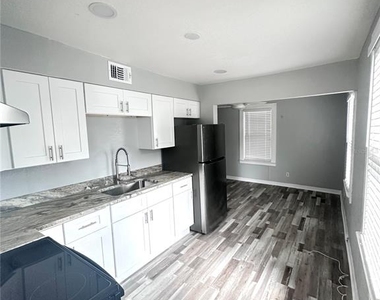 128 W North Street - Photo Thumbnail 1