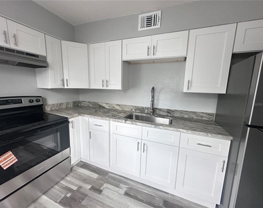 128 W North Street - Photo Thumbnail 2