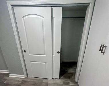 128 W North Street - Photo Thumbnail 8