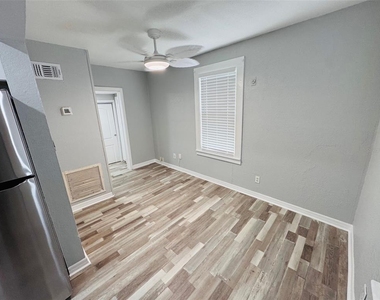 128 W North Street - Photo Thumbnail 3