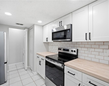 12287 Armenia Gables Circle - Photo Thumbnail 8